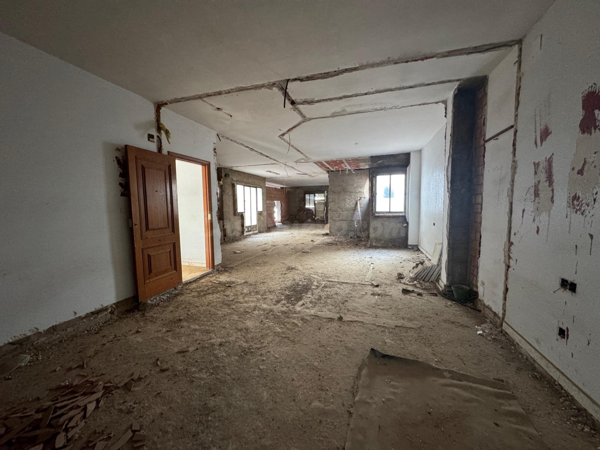 CASABANCO VENDE  DOS PISOS EN LLERENA. - foto 2