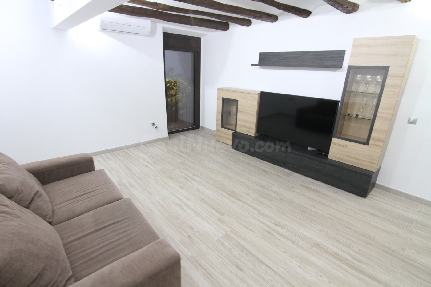 Casa reformada compuesta por dos viviendas separadas en el Casc Antic