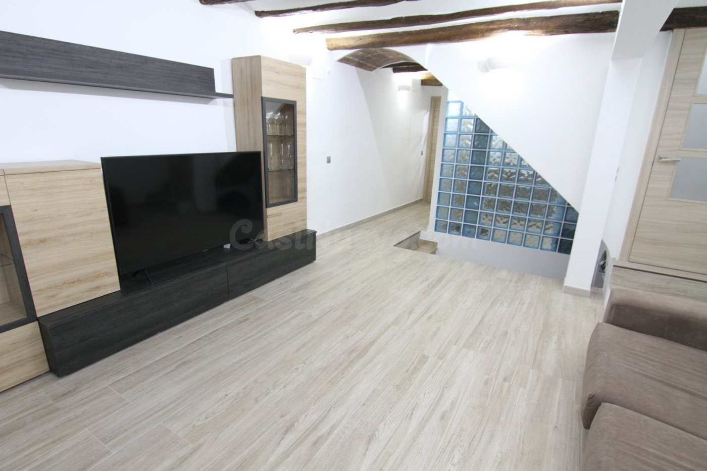 Casa reformada compuesta por dos viviendas separadas en el Casc Antic - foto 2
