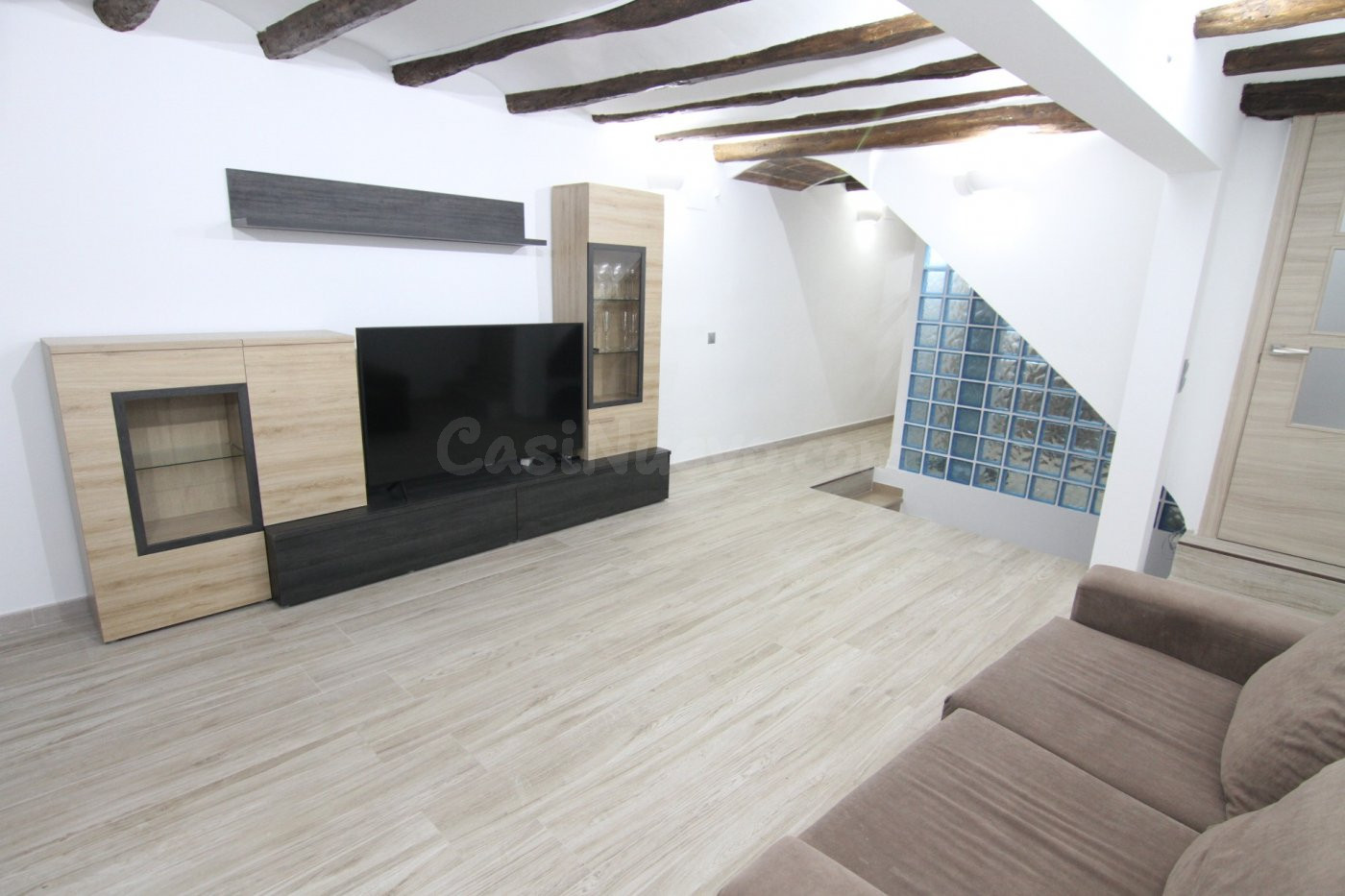 Casa reformada compuesta por dos viviendas separadas en el Casc Antic - foto 3