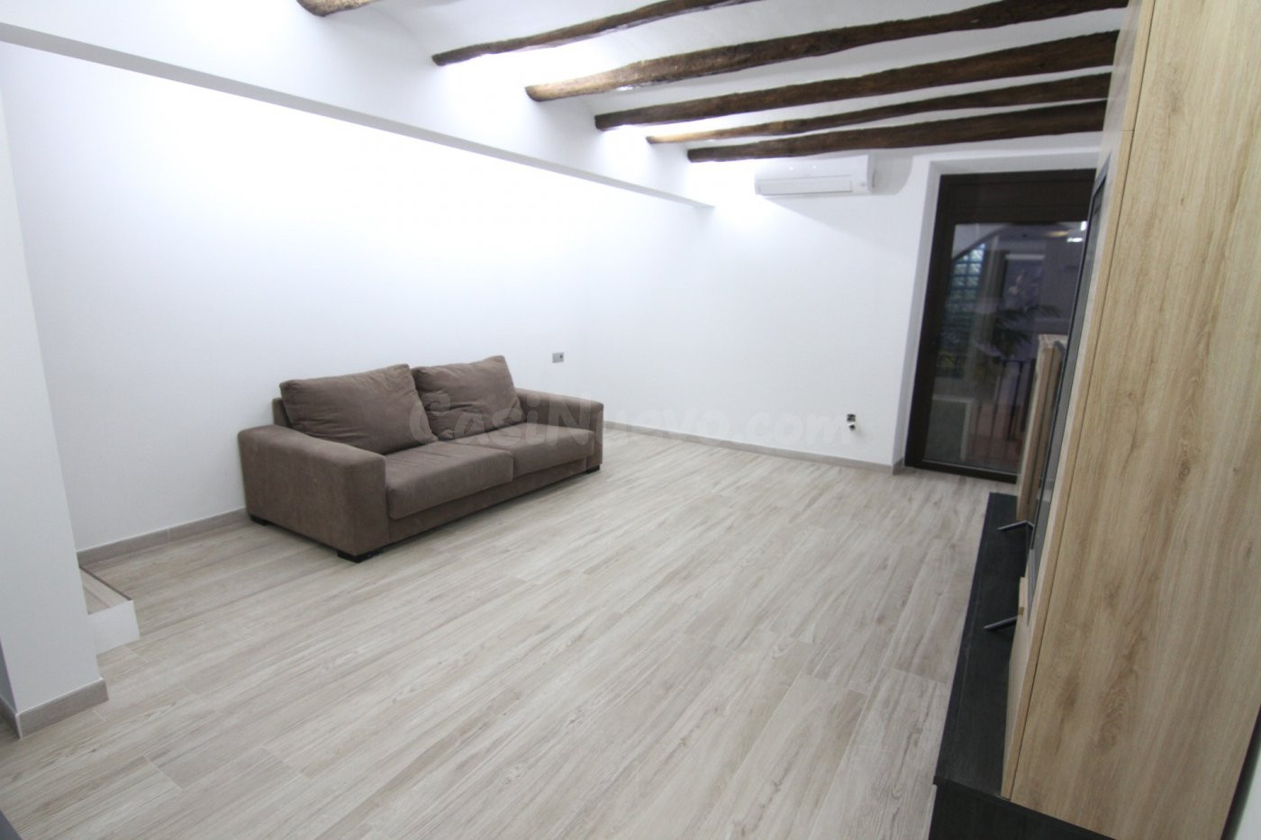 Casa reformada compuesta por dos viviendas separadas en el Casc Antic - foto 4