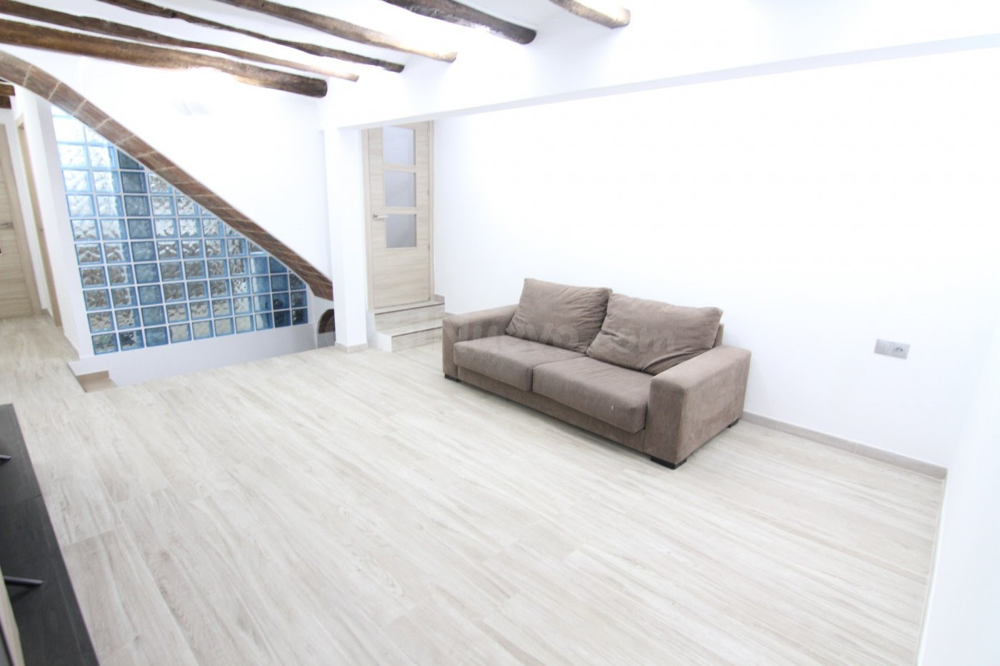 Casa reformada compuesta por dos viviendas separadas en el Casc Antic - foto 5