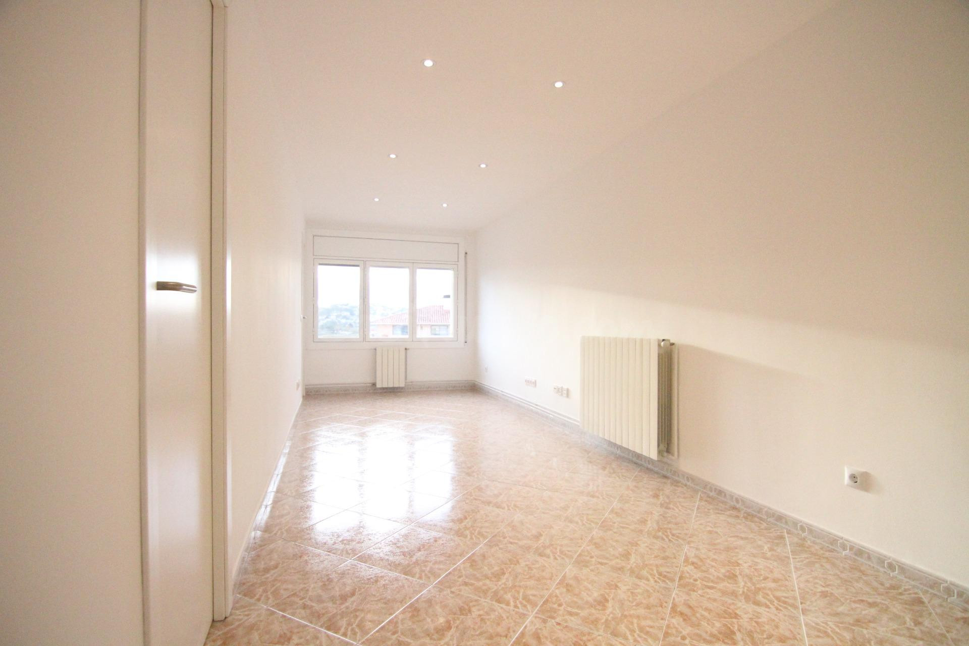 Piso reformado de 2 habitaciones en el centro de Esparreguera – Zona La Passió - foto 2