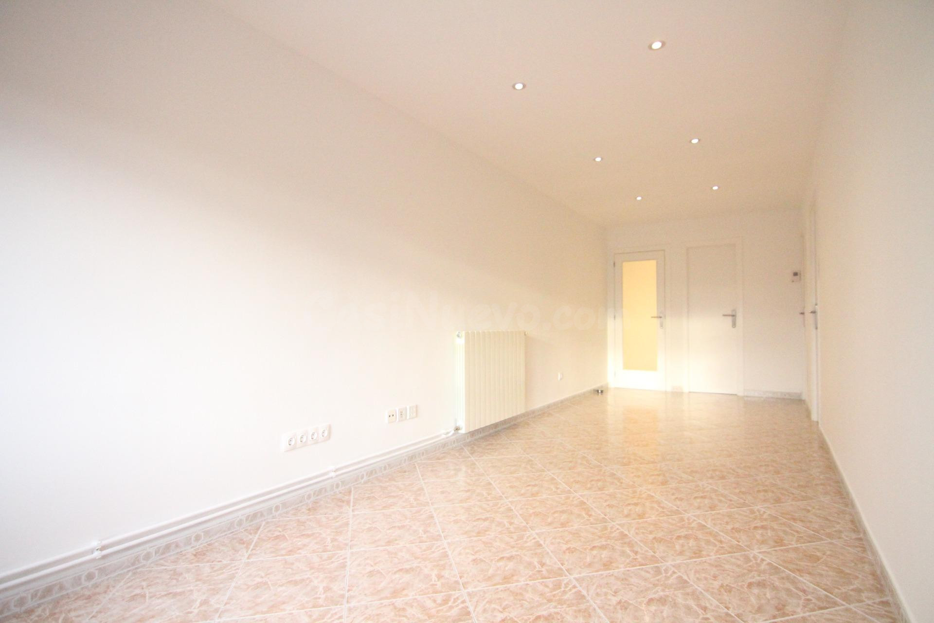 Piso reformado de 2 habitaciones en el centro de Esparreguera – Zona La Passió - foto 3