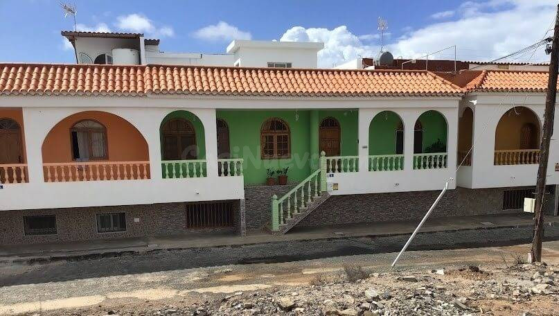 Amplia vivienda con azotea privada con terreno de 830 m2 en  - foto 3