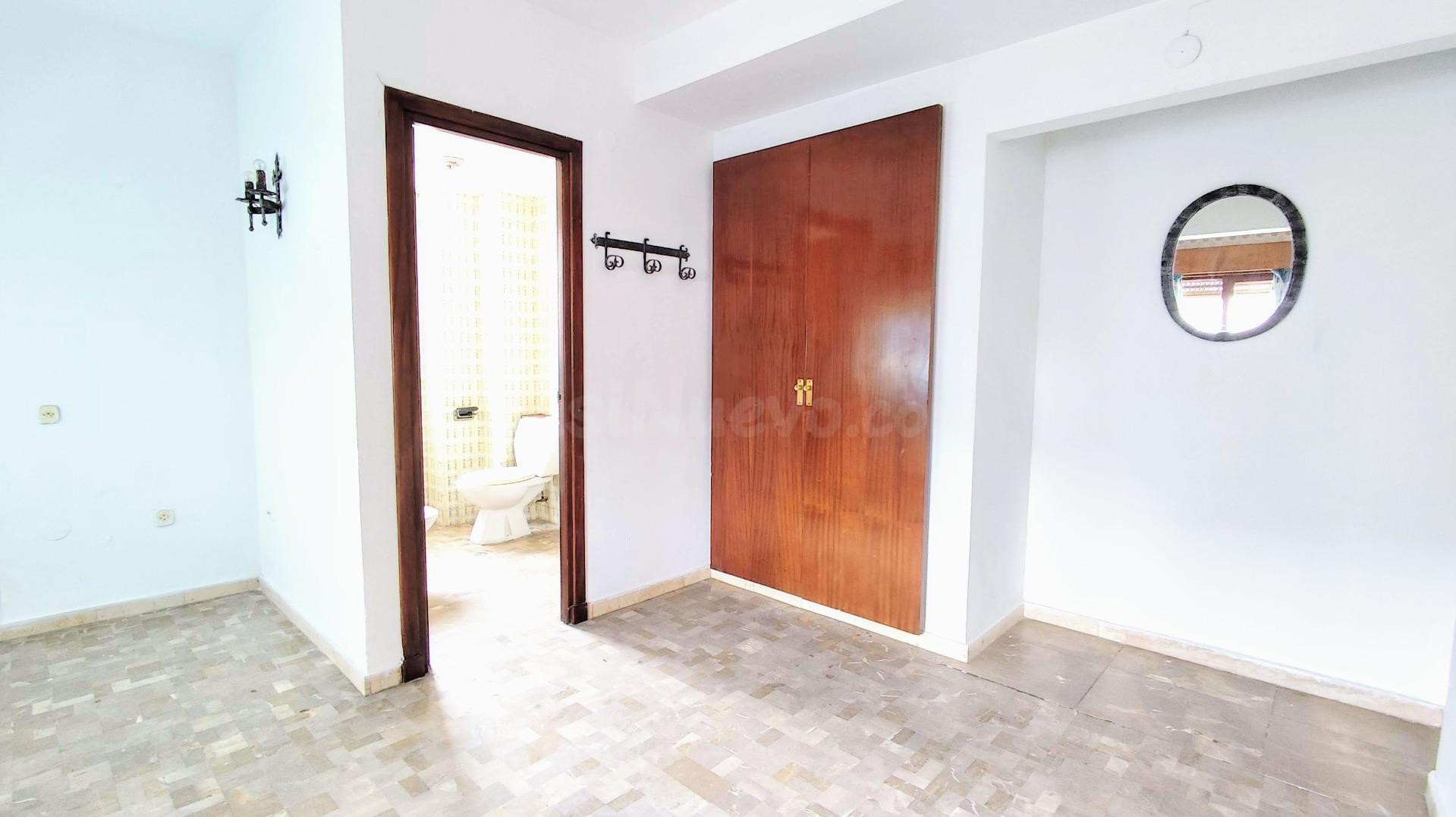 ¡Oportunidad Única en Torremolinos! Estudio con Potencial para Reformar 🌊🏡 - foto 2