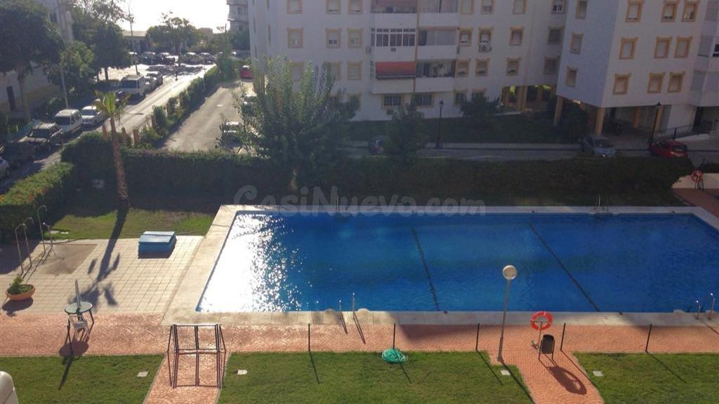 ¡Oportunidad Única en Torremolinos! Estudio con Potencial para Reformar 🌊🏡 - foto 3