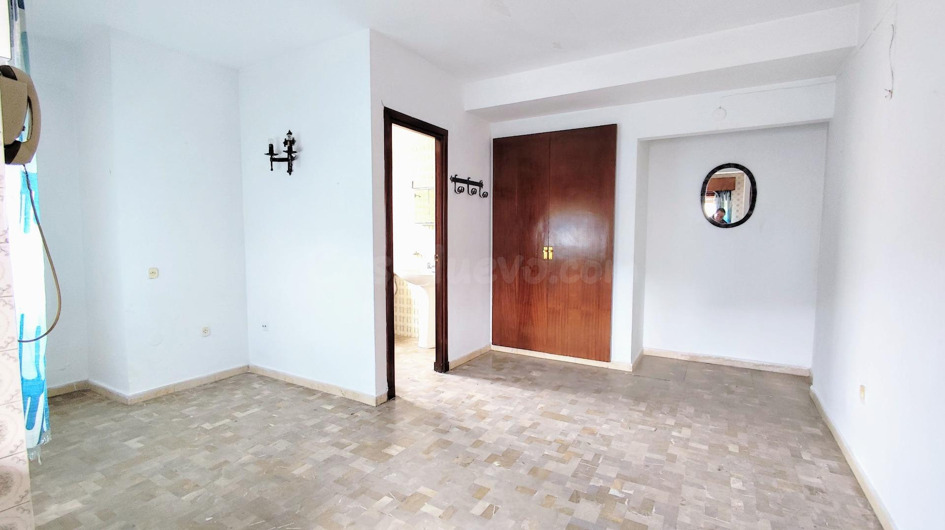 ¡Oportunidad Única en Torremolinos! Estudio con Potencial para Reformar 🌊🏡 - foto 4