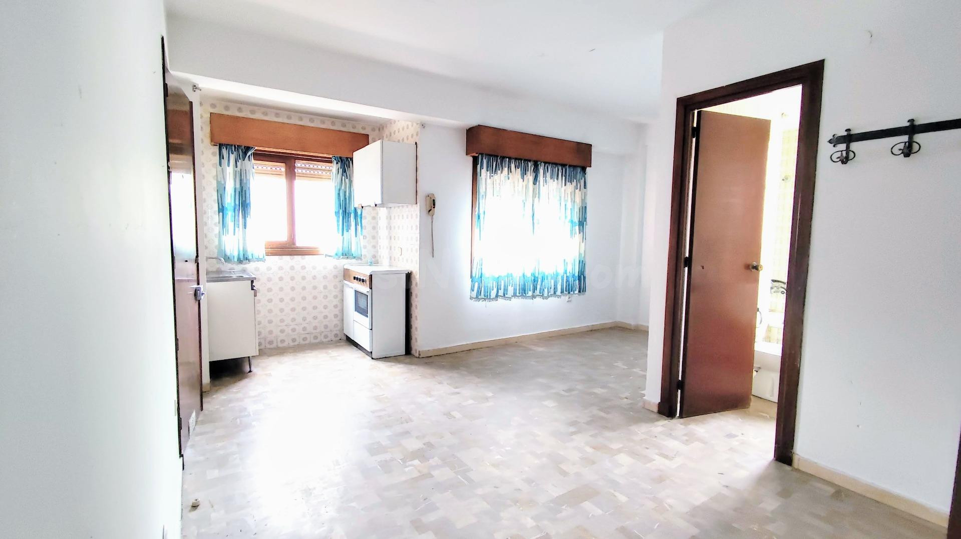 ¡Oportunidad Única en Torremolinos! Estudio con Potencial para Reformar 🌊🏡 - foto 5