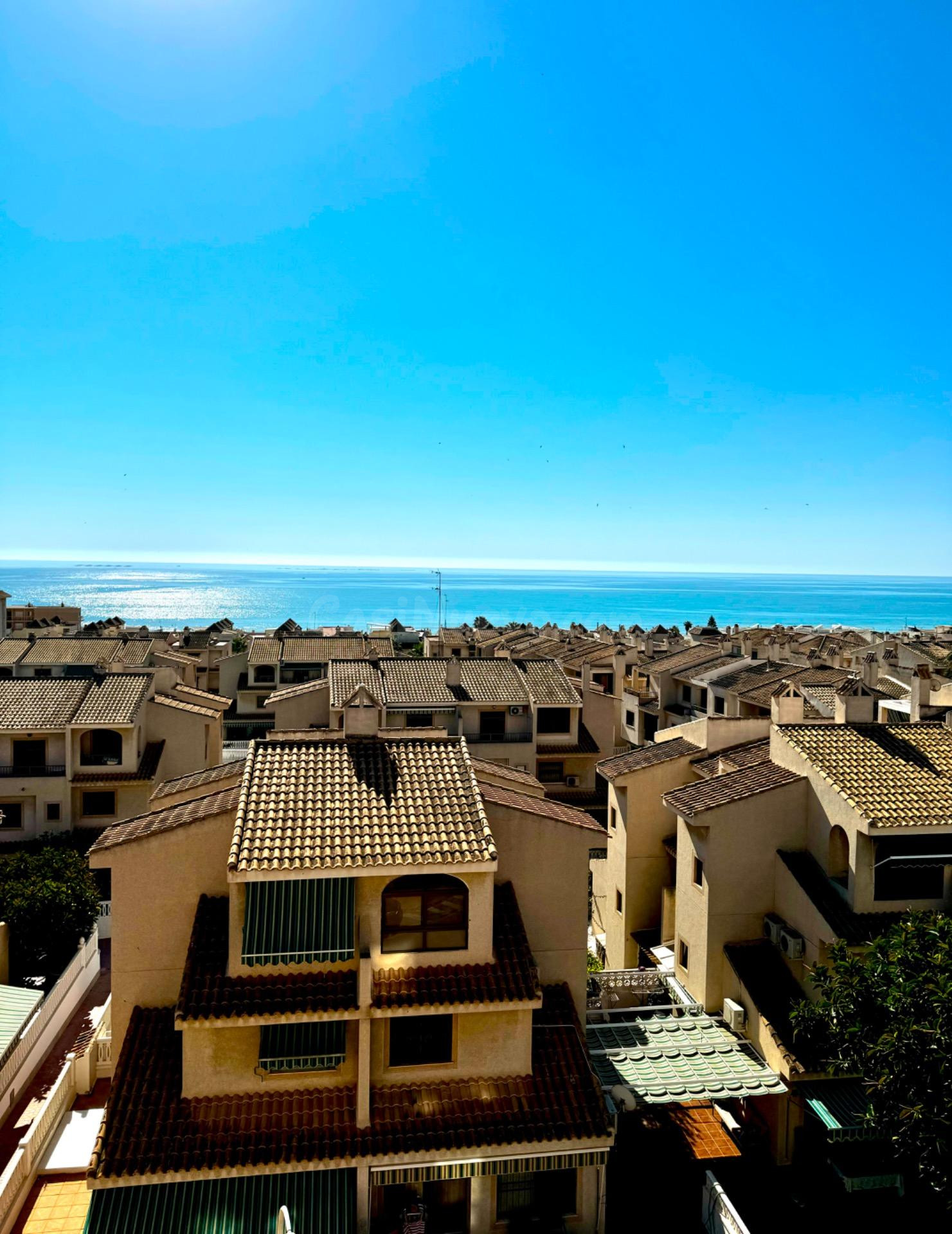 GRAN BAJADA DE PRECIO!!Excepcional ático con vistas al mar en Guardamar del Segura!