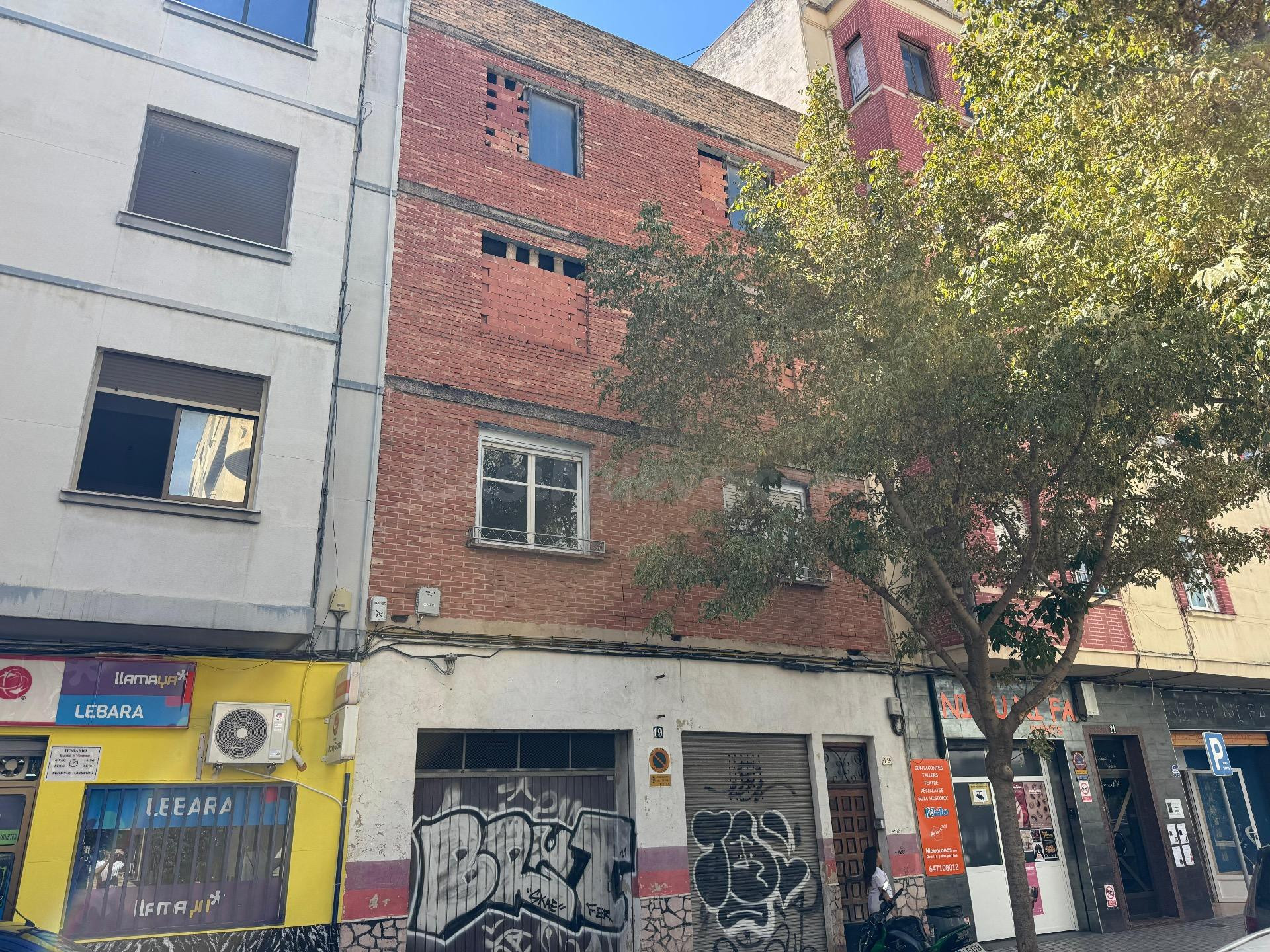 🏢💼 ¡EDIFICIO EN VENTA EN EL CENTRO DE GANDÍA – A UN PASO DEL - foto 3