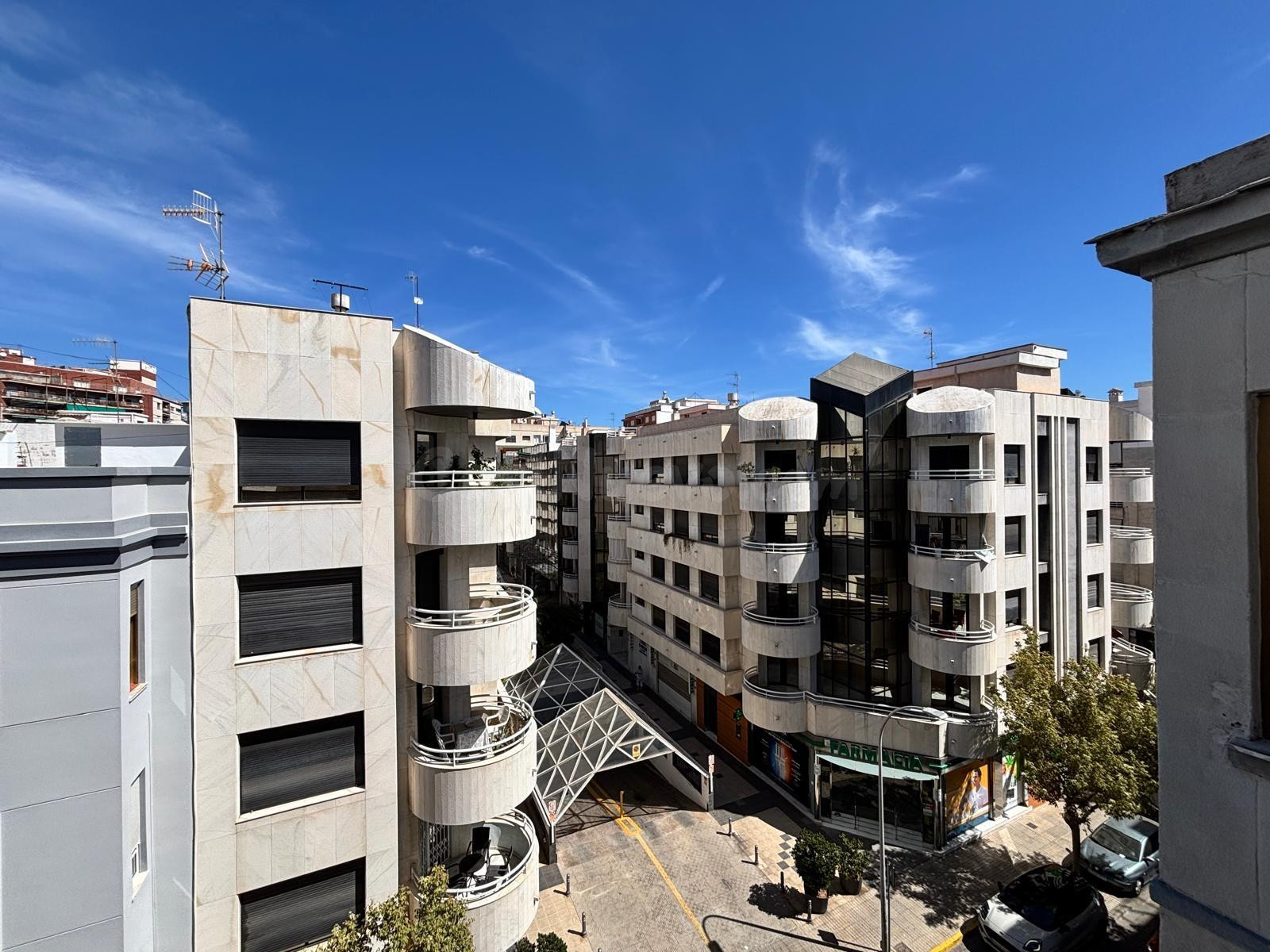 🏢💼 ¡EDIFICIO EN VENTA EN EL CENTRO DE GANDÍA – A UN PASO DEL - foto 4