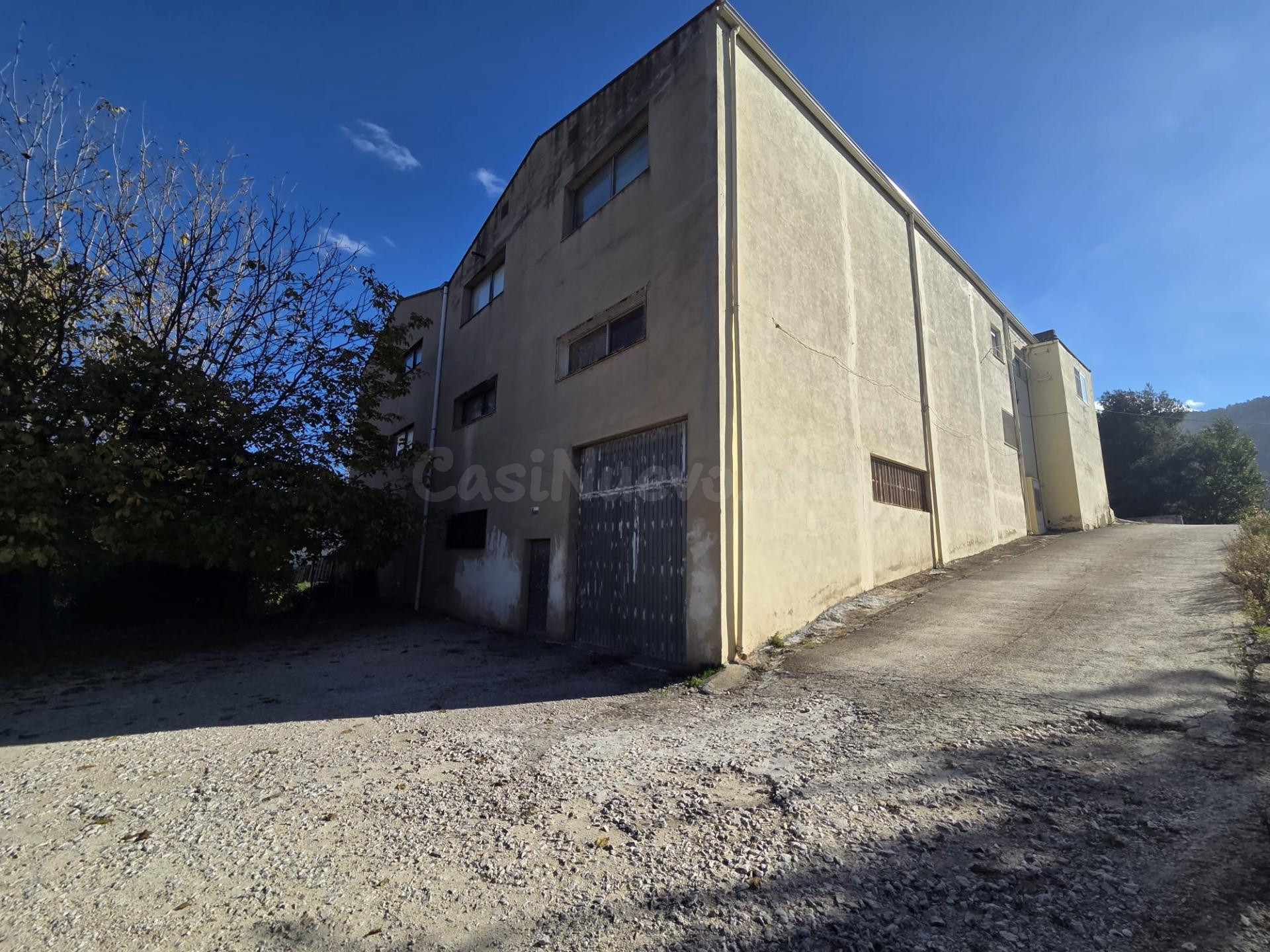 Gran Nave - Almacén con vivienda en planta alta - foto 4