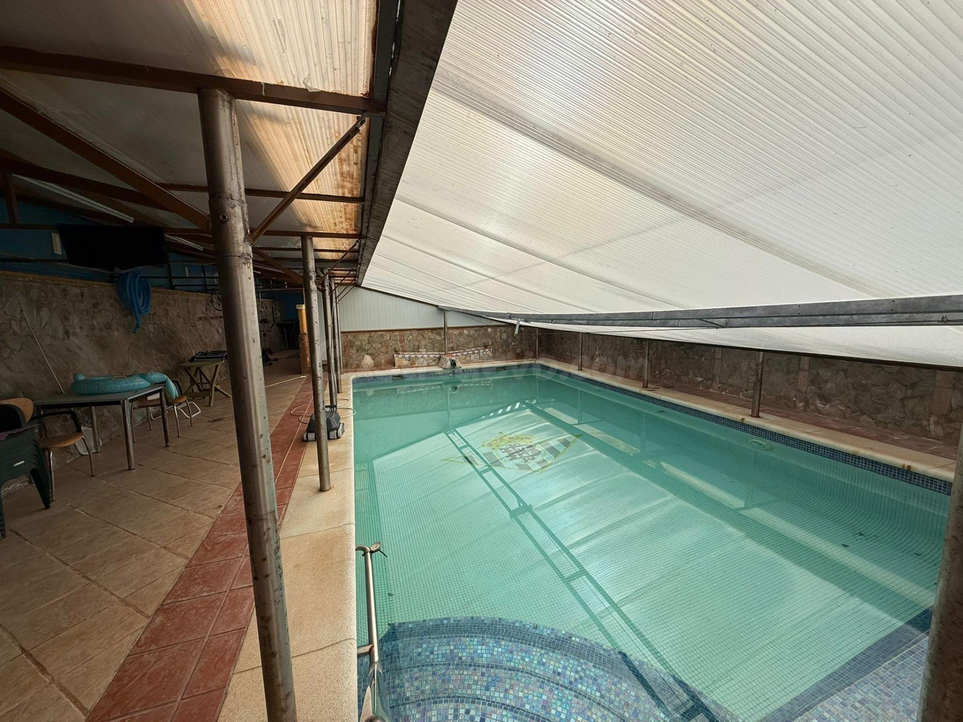 🔐 Exclusivo Chalet Independiente en Vía Augusta con Piscina  - foto 4