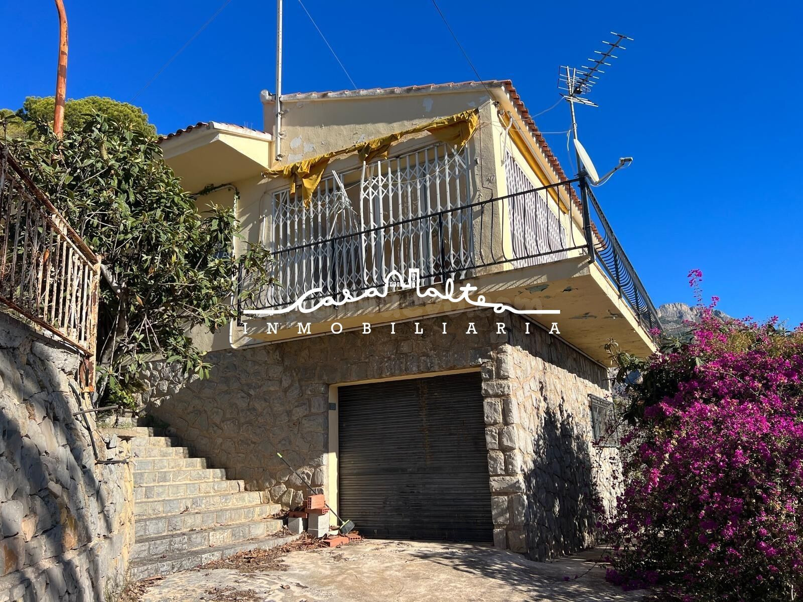 En venta gran finca con 2 casas y con muchas posibilidades e