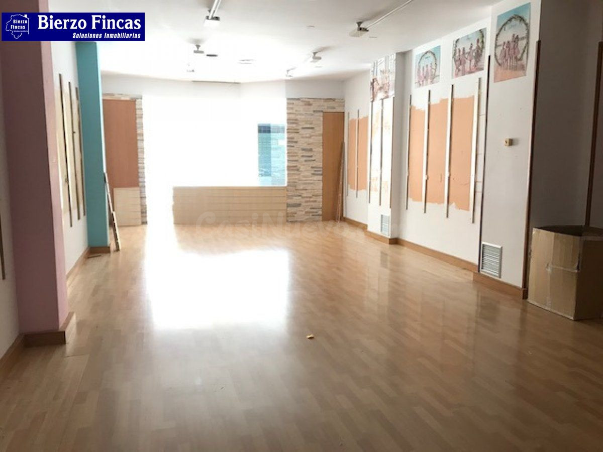 SE VENDE LOCAL CENTRICO Y COMERCIAL