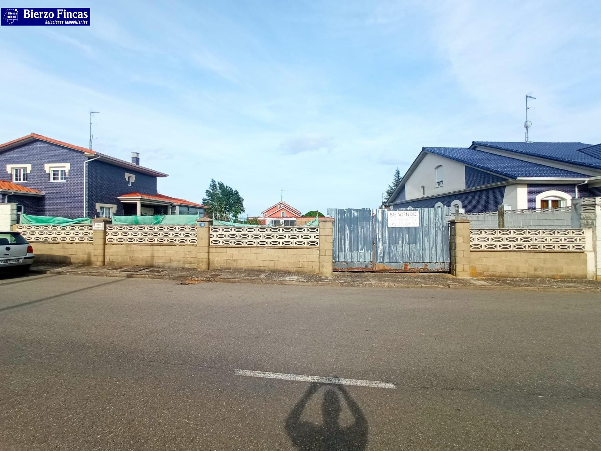 SE VENDE SOLAR EN LAS LOMAS