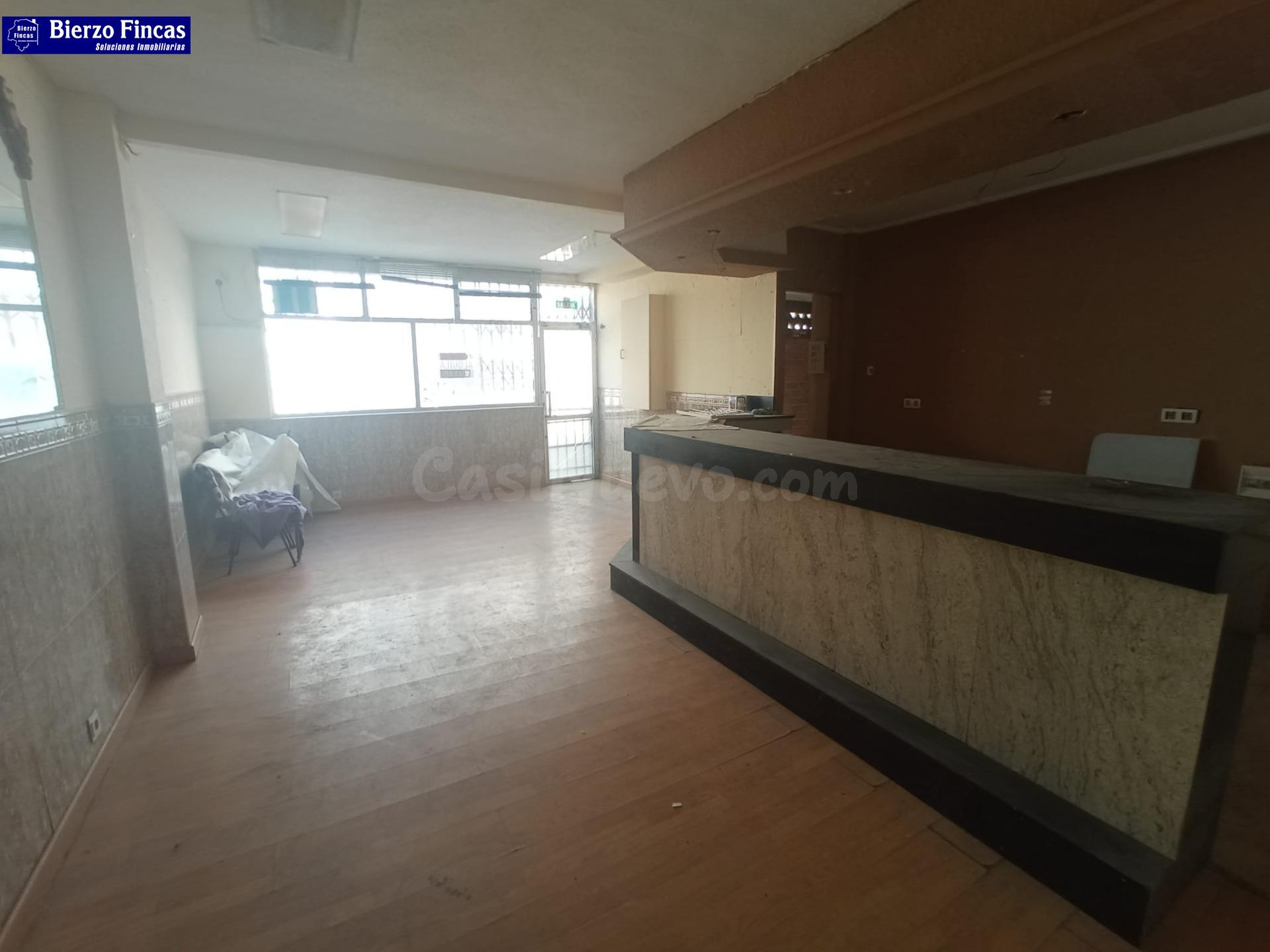 SE VENDE LOCAL CERCA DE LA CATEDRAL - foto 3
