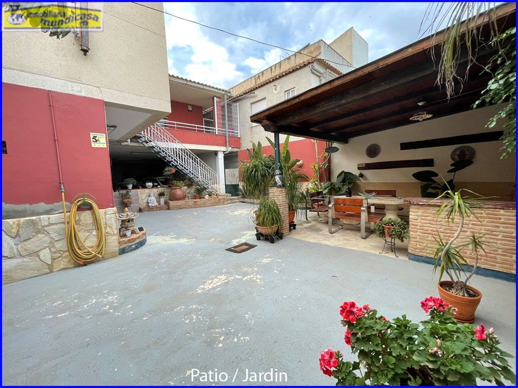 Bonita casa con patio jardín en El Raal