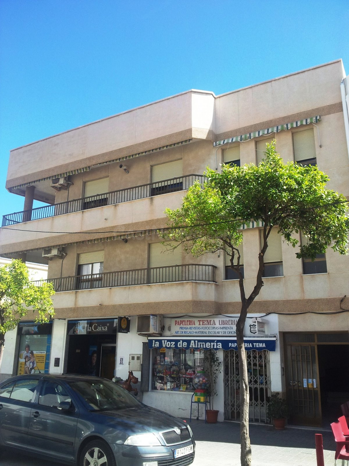 EDIFICIO A 50 METROS PLAYA 6 PISOS, GARAJES Y 3 LOCALES. ALQUILADO.