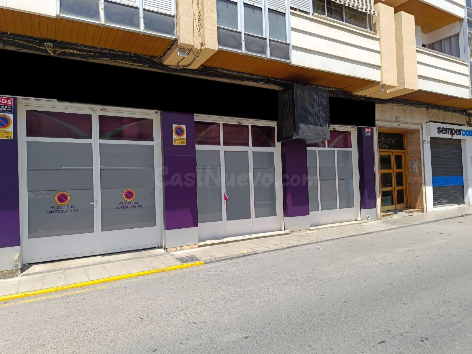 Local comercial, en una ubicación inmejorable, c/ Pablo Iglesias /junto Avda. de Chapi/ ideal para cualquier tipo de negocio, taller, oficinas...