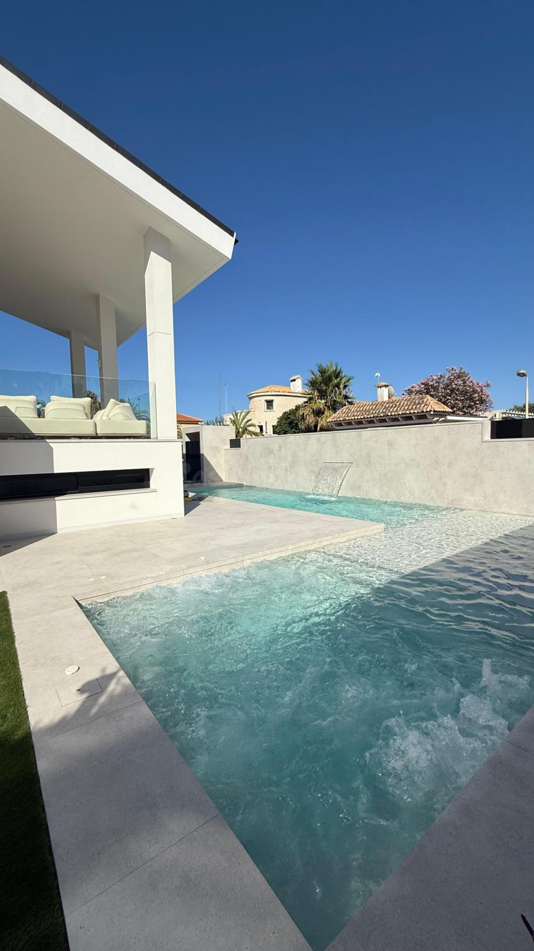 VENTA DE EXCLUSIVA VILLA EN LA MANGA DEL MAR MENOR - foto 2
