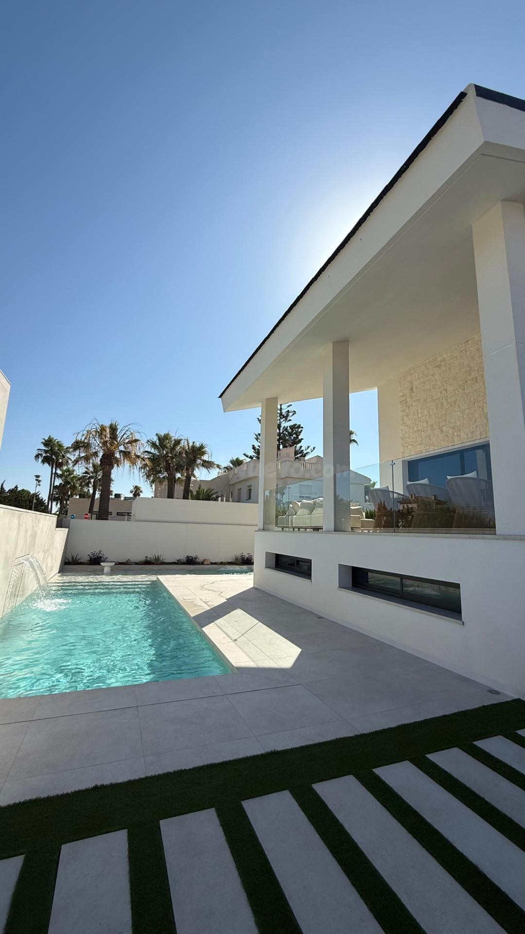 VENTA DE EXCLUSIVA VILLA EN LA MANGA DEL MAR MENOR - foto 3