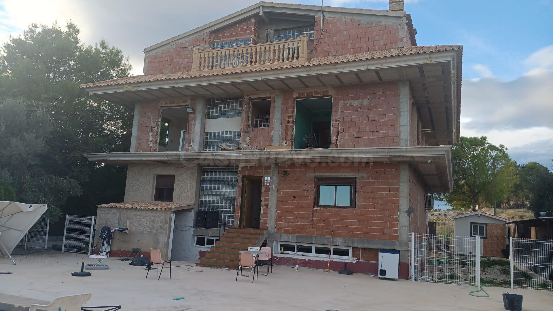 SE VENDE CHALET EN EL PINO