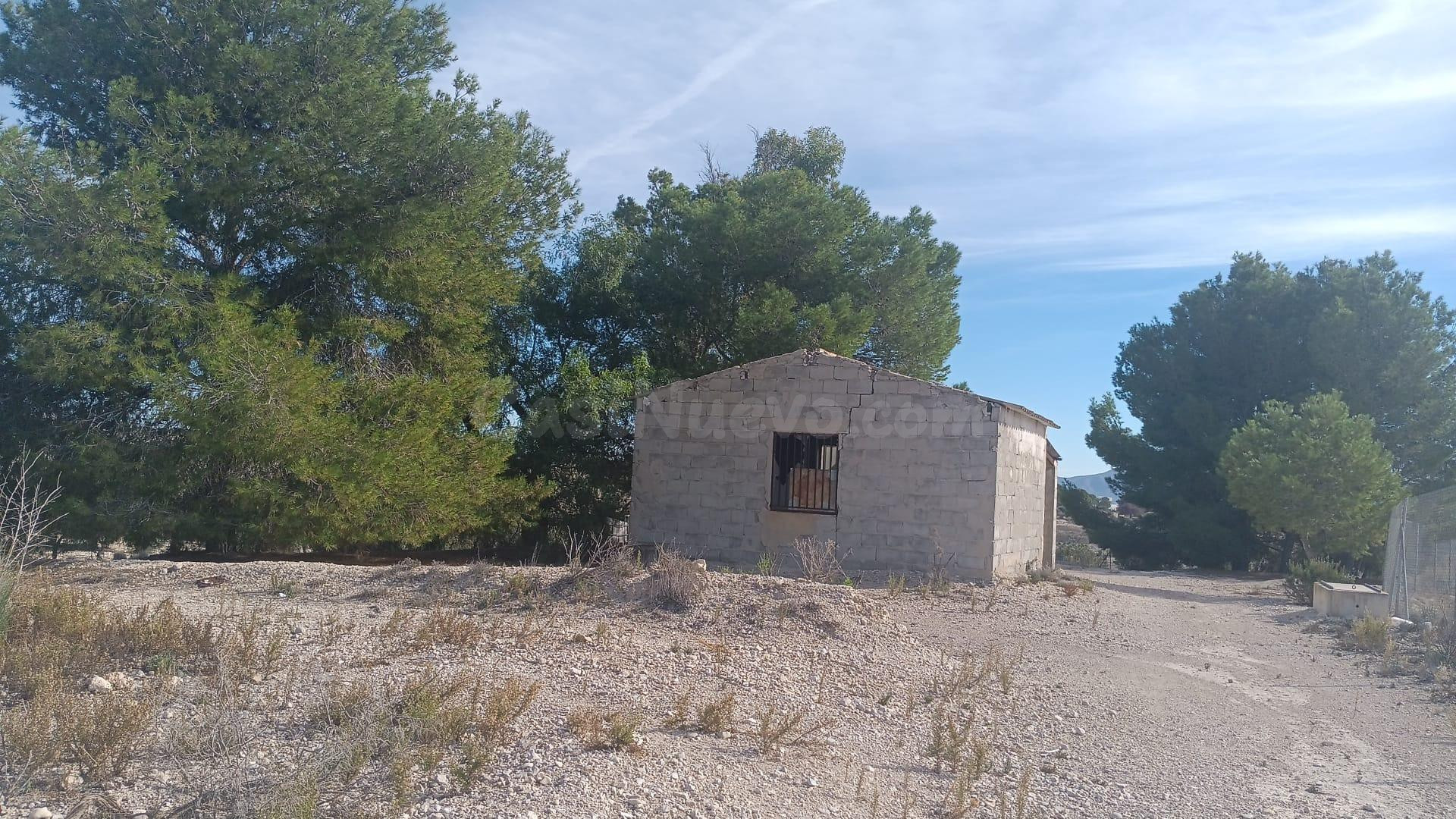 SE VENDE TERRENO CON CASA DE APERO EN EL TOMILLAR