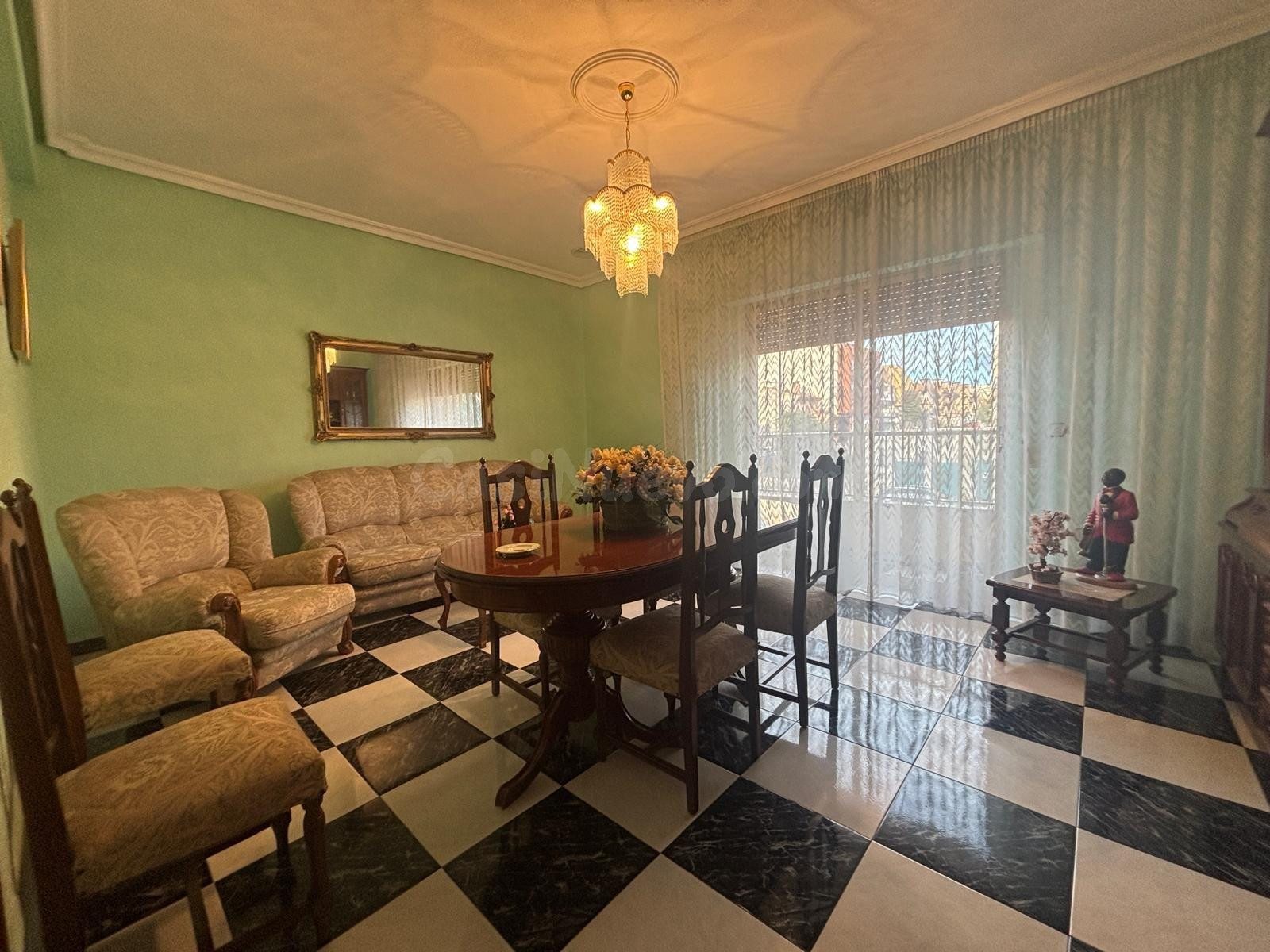 SE VENDE CASA INDEPENDIENTE CON BAJO