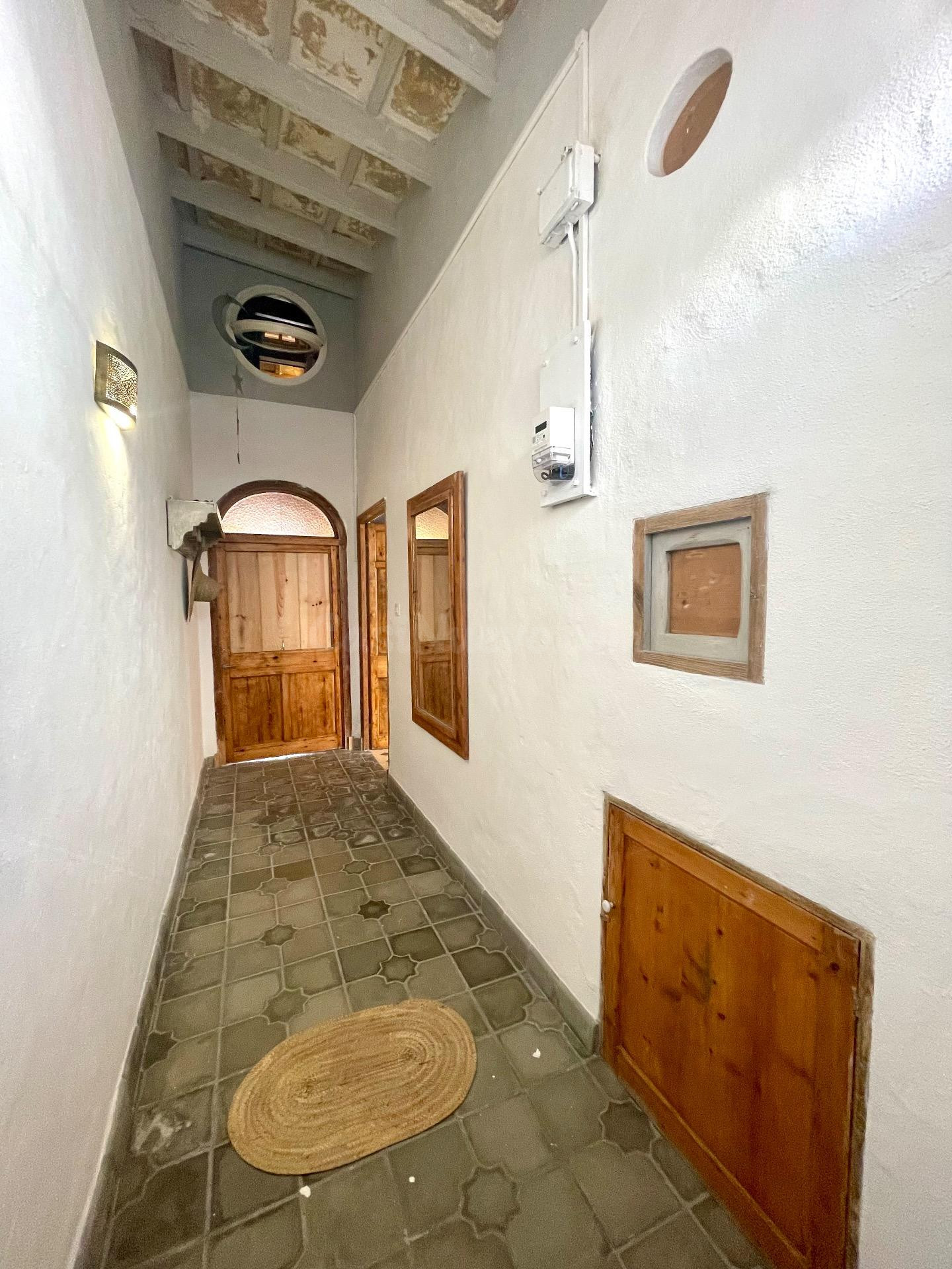 Casa de Pueblo con Encanto en el Centro, Reformada y con Gran Potencial de Ampliación