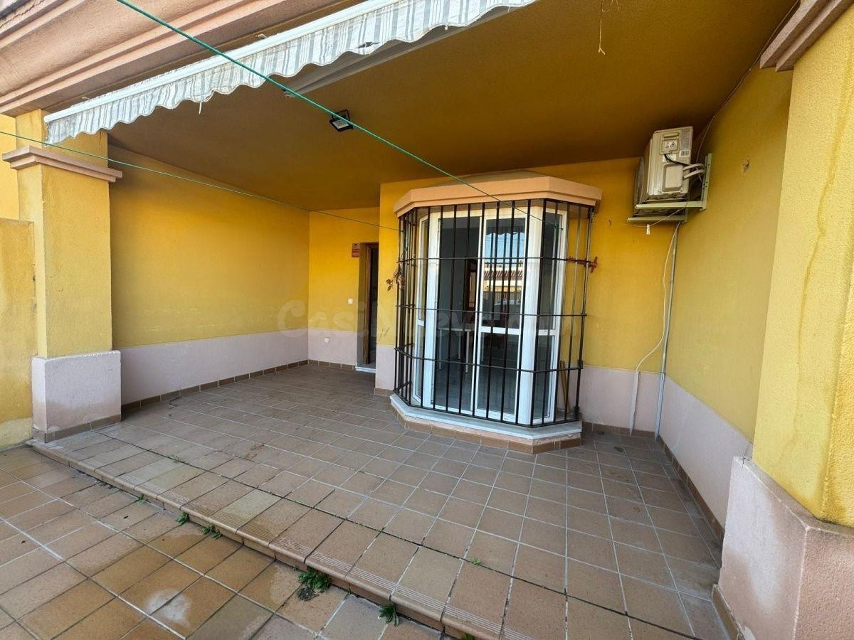 AMPLIO PAREADO CON GRANDES PATIOS EXTERIORES EN LA ZONA DE L
