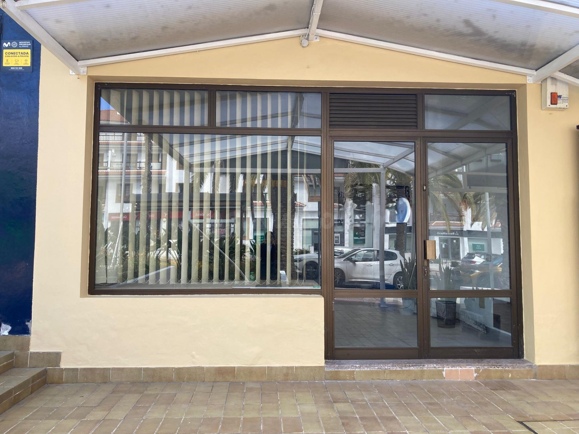 ¡OPORTUNIDAD ÚNICA! Local Comercial en Primera Línea del Pue
