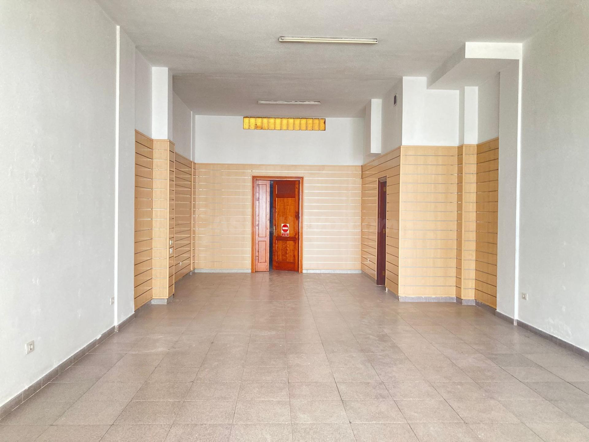 ¡OPORTUNIDAD ÚNICA! Local Comercial en Primera Línea del Pue - foto 2