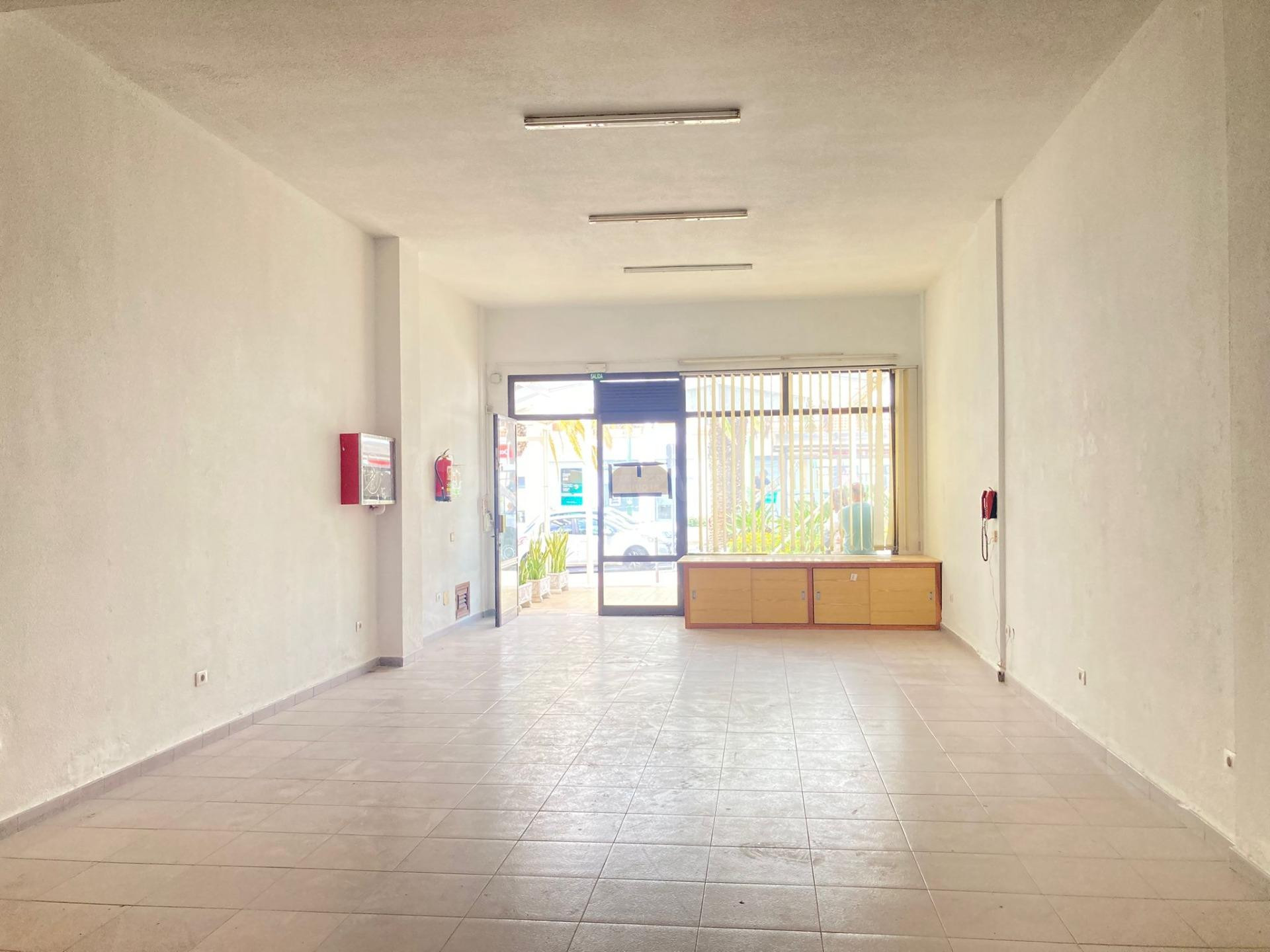 ¡OPORTUNIDAD ÚNICA! Local Comercial en Primera Línea del Pue - foto 5
