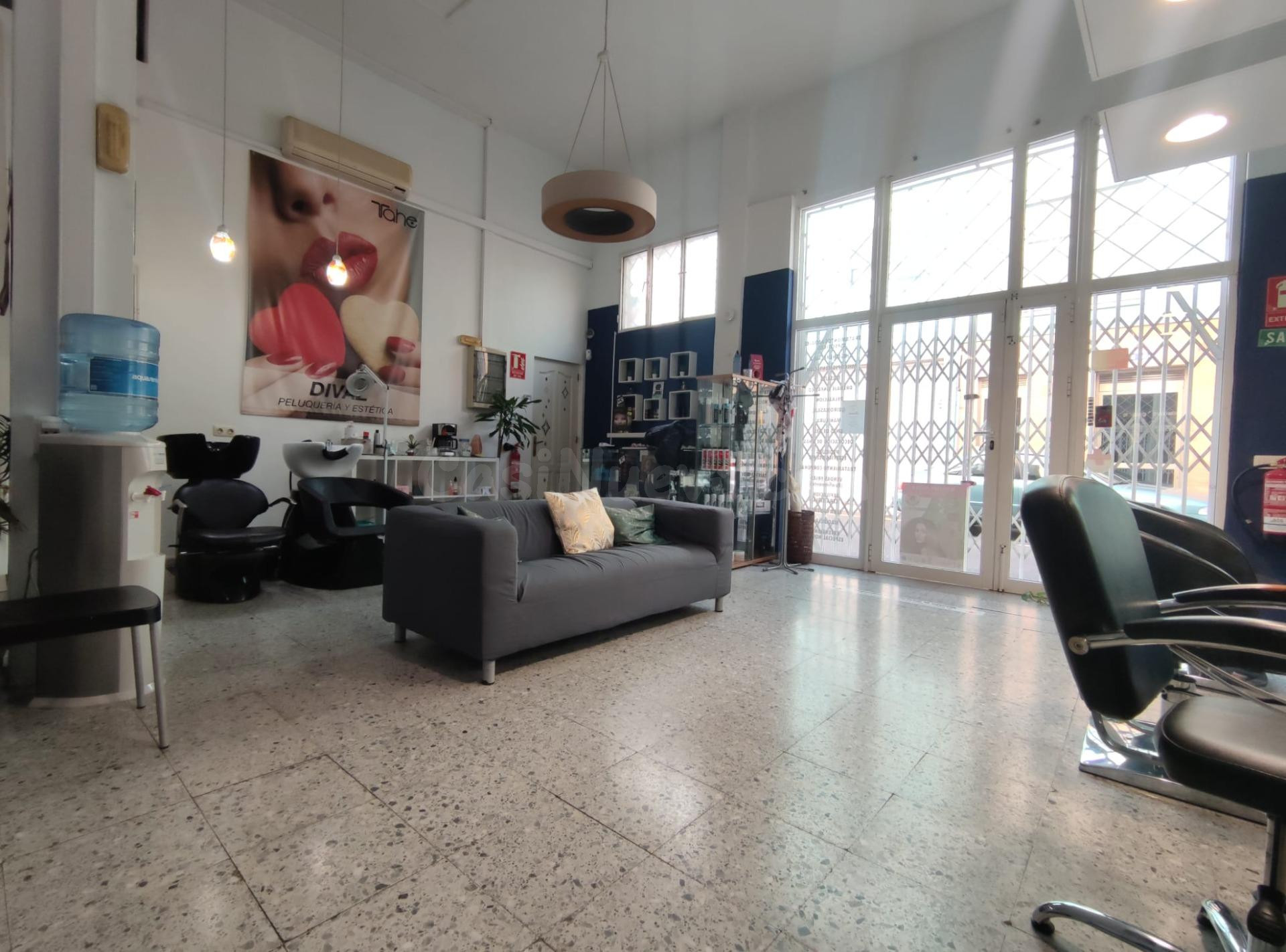 💇‍♀️✨ ¡Oportunidad única de traspaso! Peluquería en funcionamiento ✨💇‍♂️