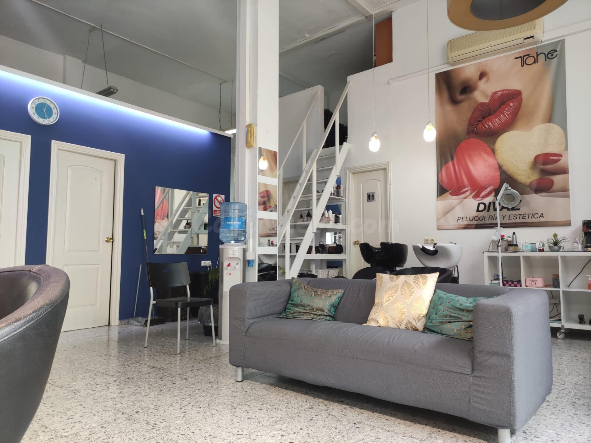 💇‍♀️✨ ¡Oportunidad única de traspaso! Peluquería en funcionamiento ✨💇‍♂️ - foto 2
