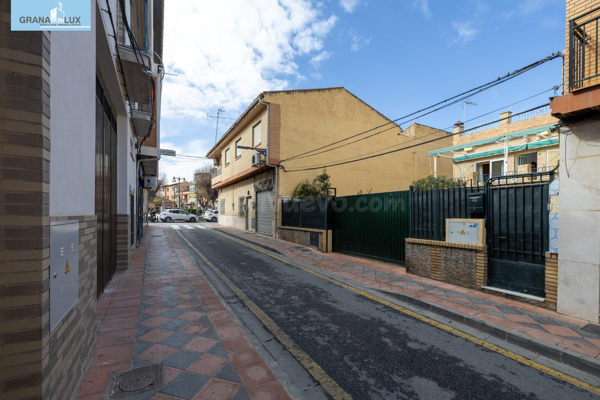 CASA EN PLENO CENTRO DE ARMILLA - foto 2