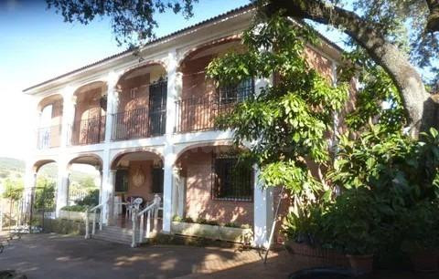 Chalet con apartamento independiente en venta en Encinares de Alcolea (Córdoba)