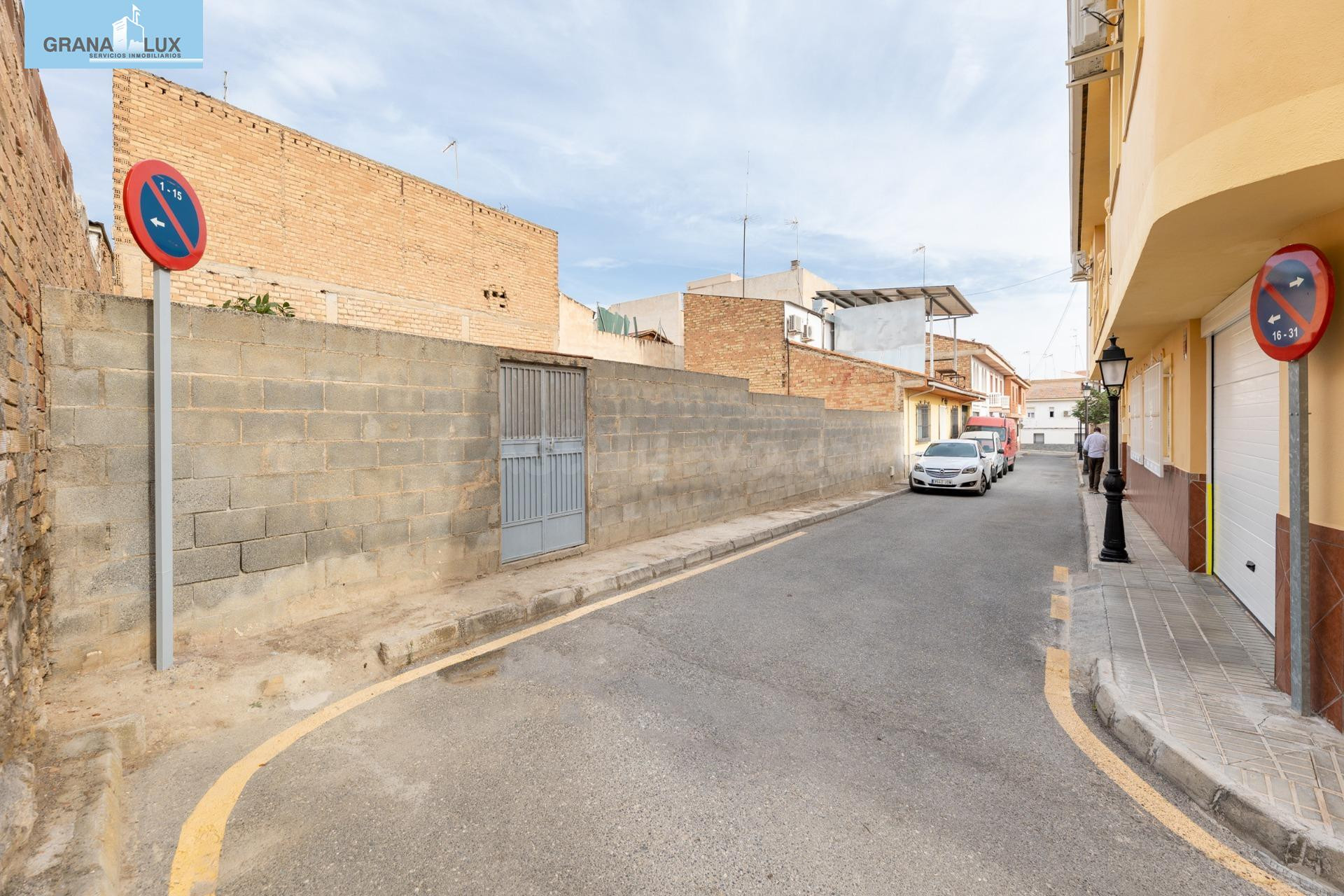 Terreno de 234 m2 totalmente cercado en zona tranquila — ¡Buena ubicación!