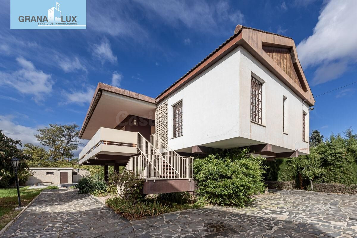 Gran casa con parcela y piscina en Cájar - foto 4