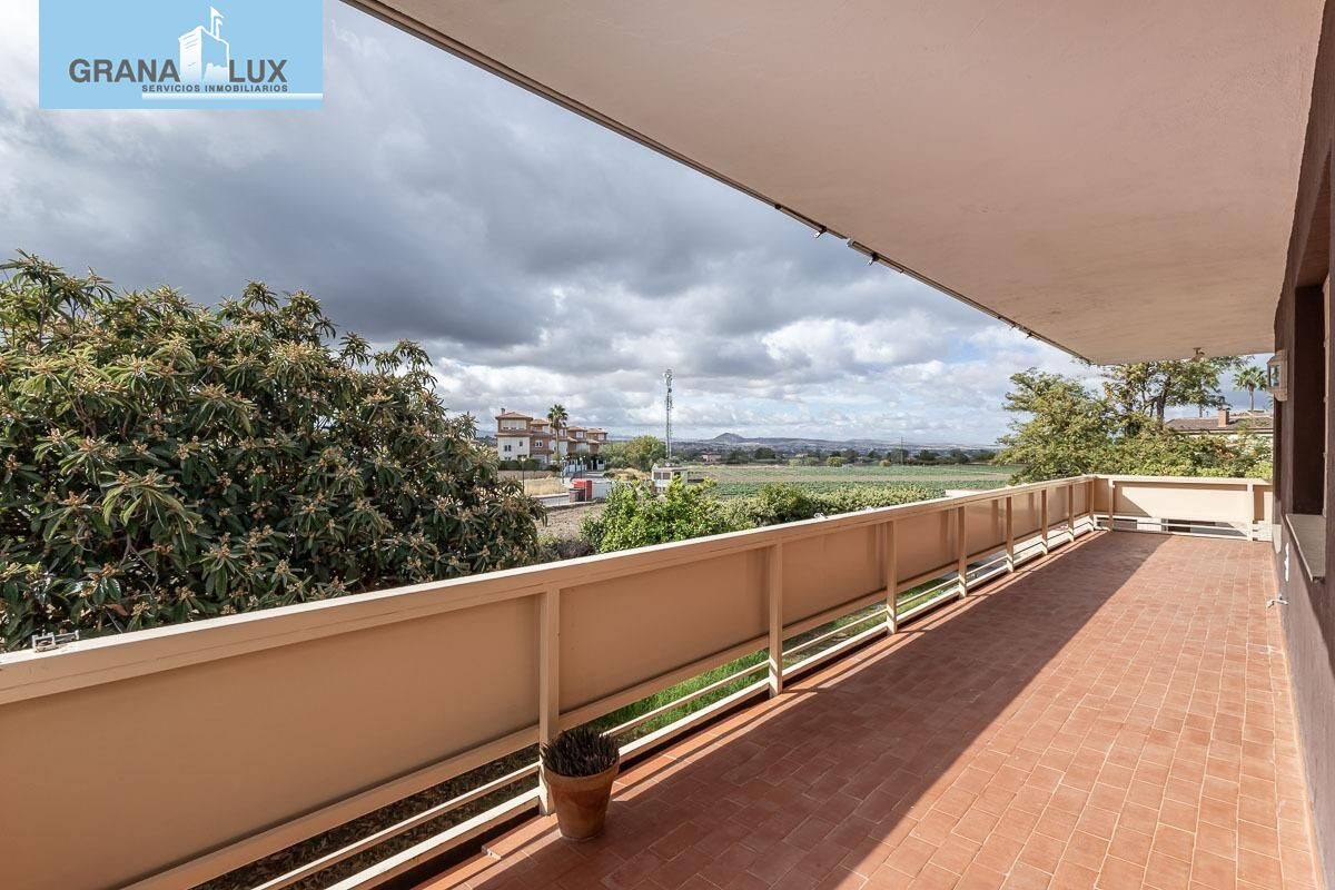 Gran casa con parcela y piscina en Cájar - foto 5