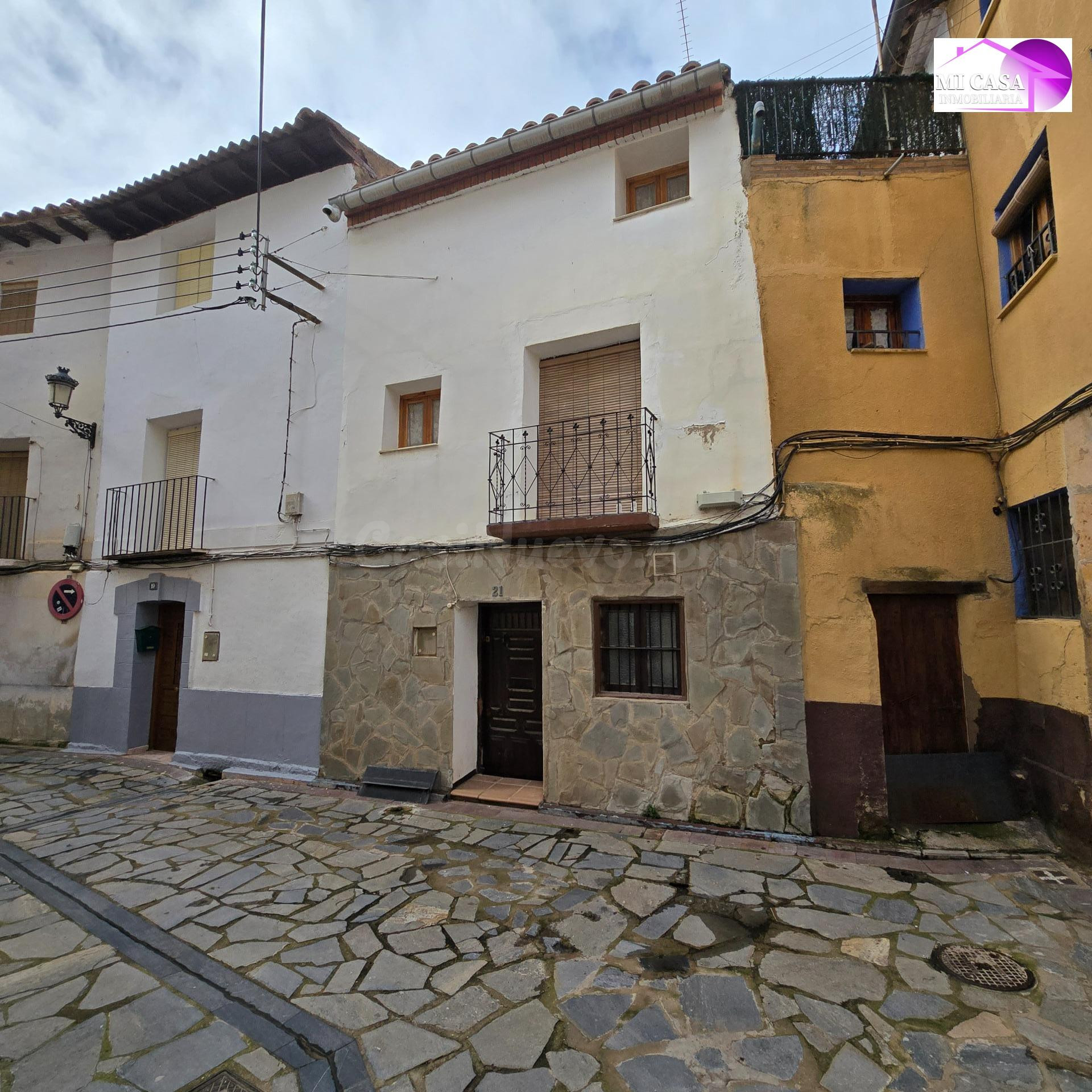 SE VENDE CASA DE PUEBLO EN EL CENTRO DE ARIZA