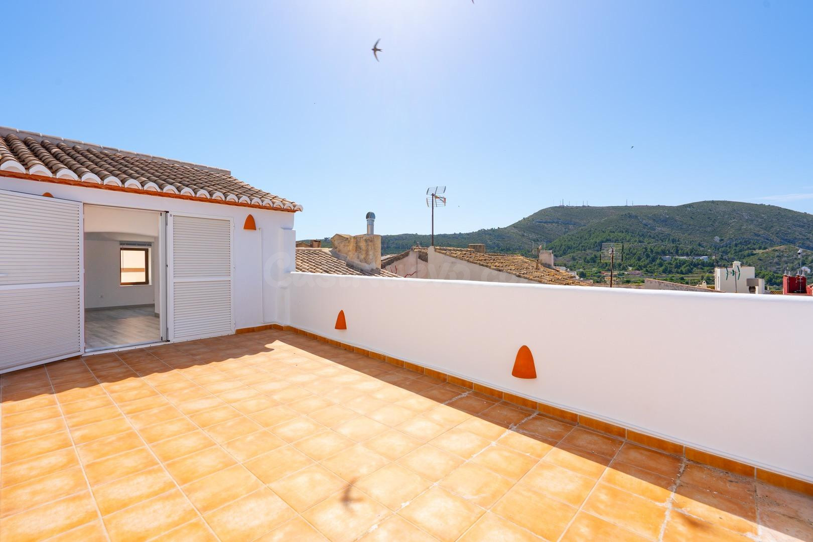 Casa de pueblo totalmente renovada en venta en Benitachell - foto 3