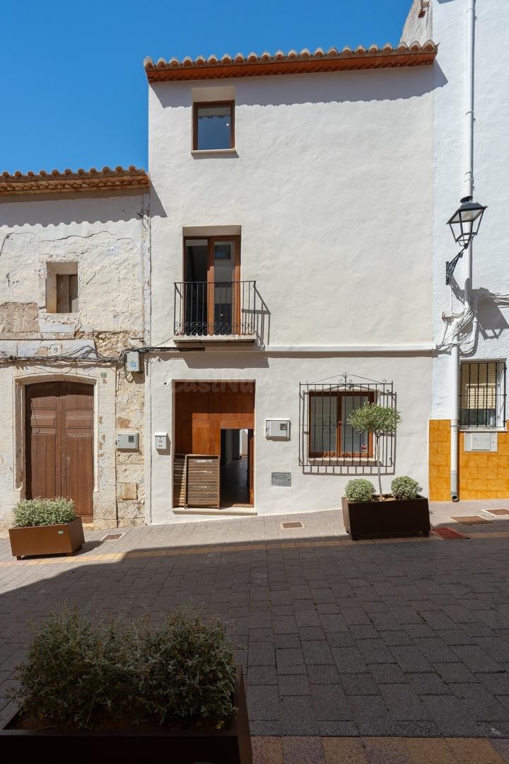 Casa de pueblo totalmente renovada en venta en Benitachell - foto 4