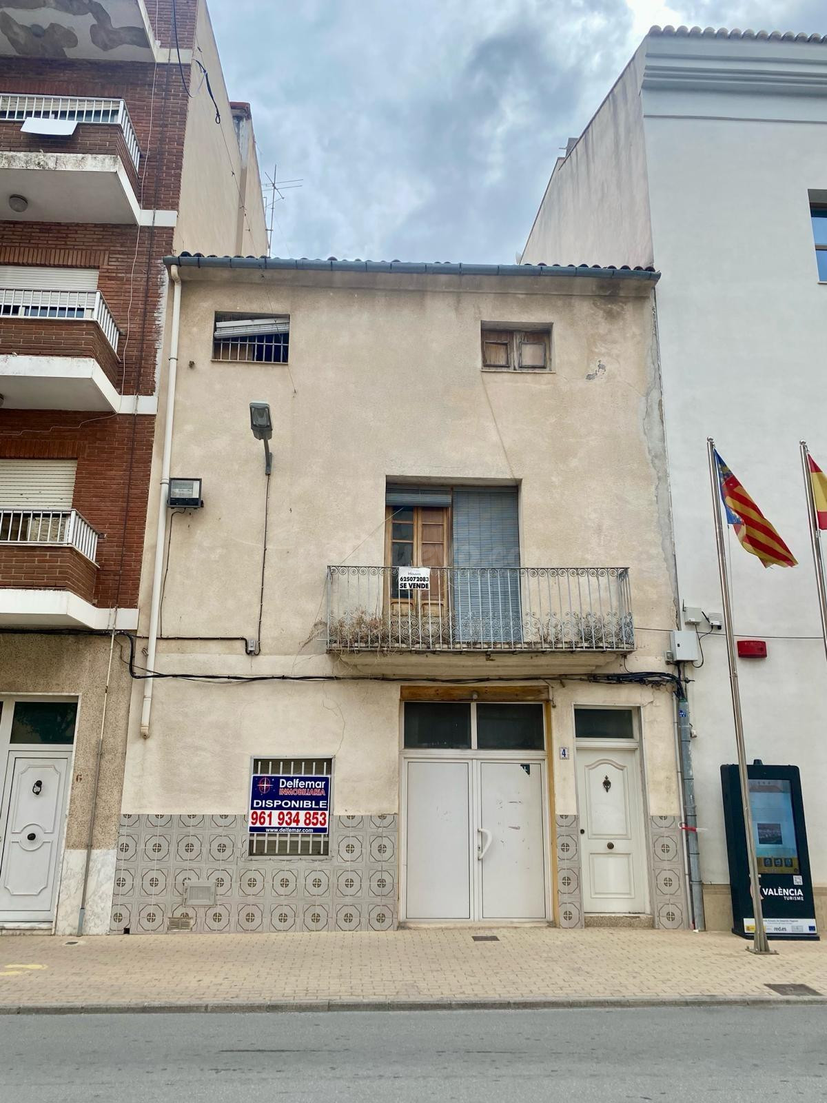 Casa histórica en venta junto al Ayuntamiento en el corazón  - foto 3