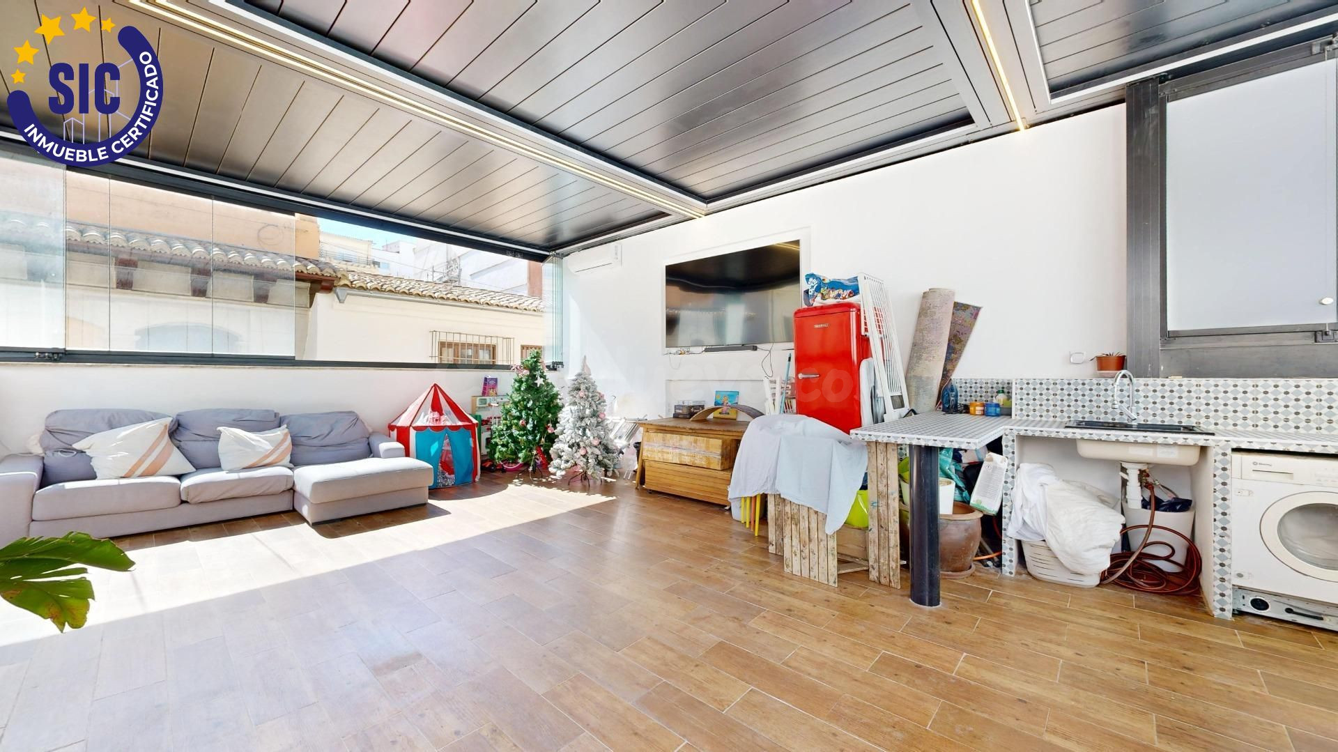 EL ÁTICO QUE CONVIERTE EL CENTRO DE VALENCIA EN TU PROPIA CASA - foto 2