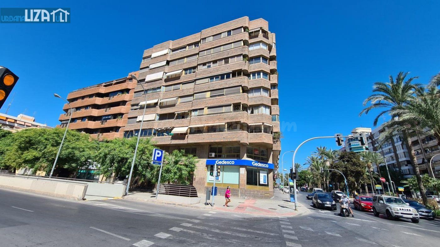 Piso en venta para reformar en una de las mejores zonas de Alicante