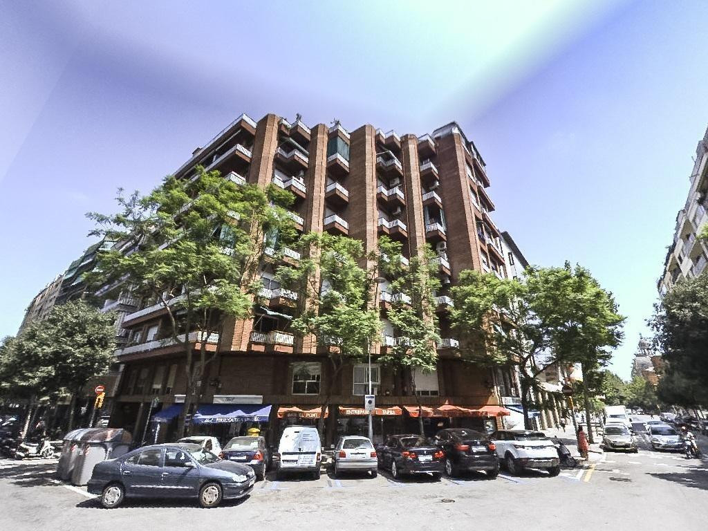 Plaza de aparcamiento para coche grande en venta – Fort Pien - foto 2