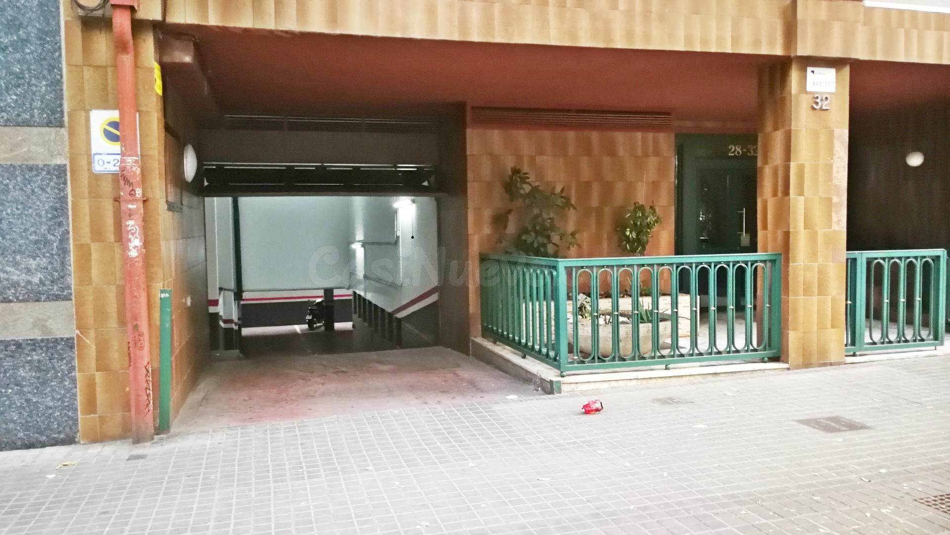 Plaza de aparcamiento para coche grande en venta – Fort Pien - foto 3